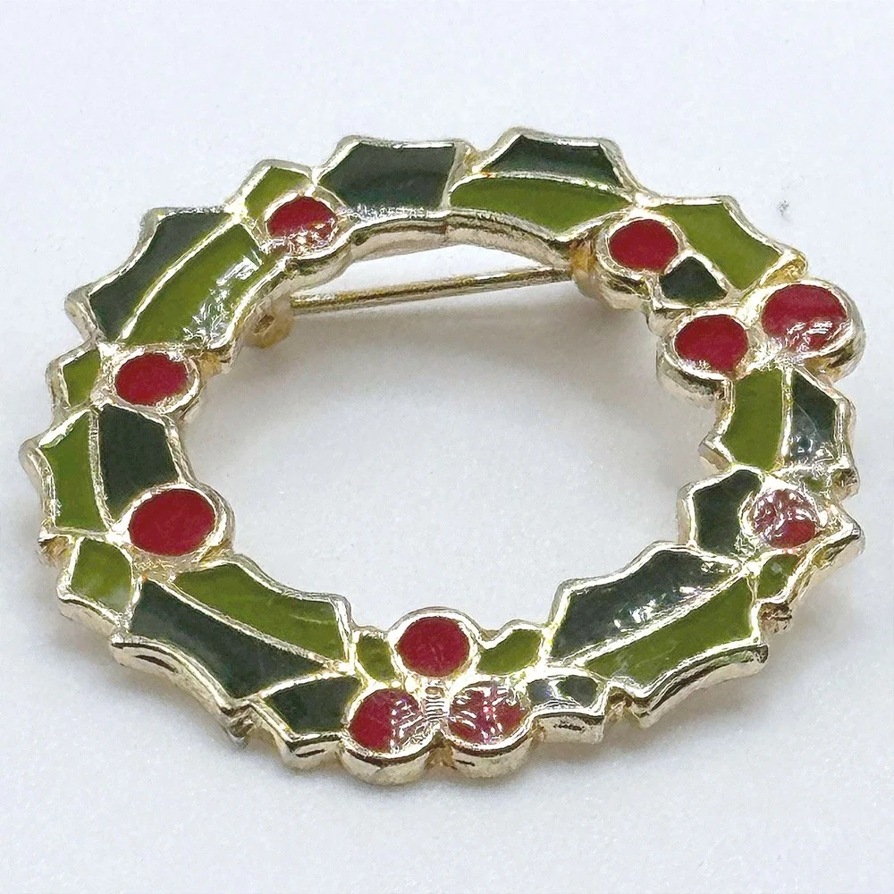 Vintage Christmas Wreath Brooch Green Red Enamel Gold Tone Holly Berry Pin